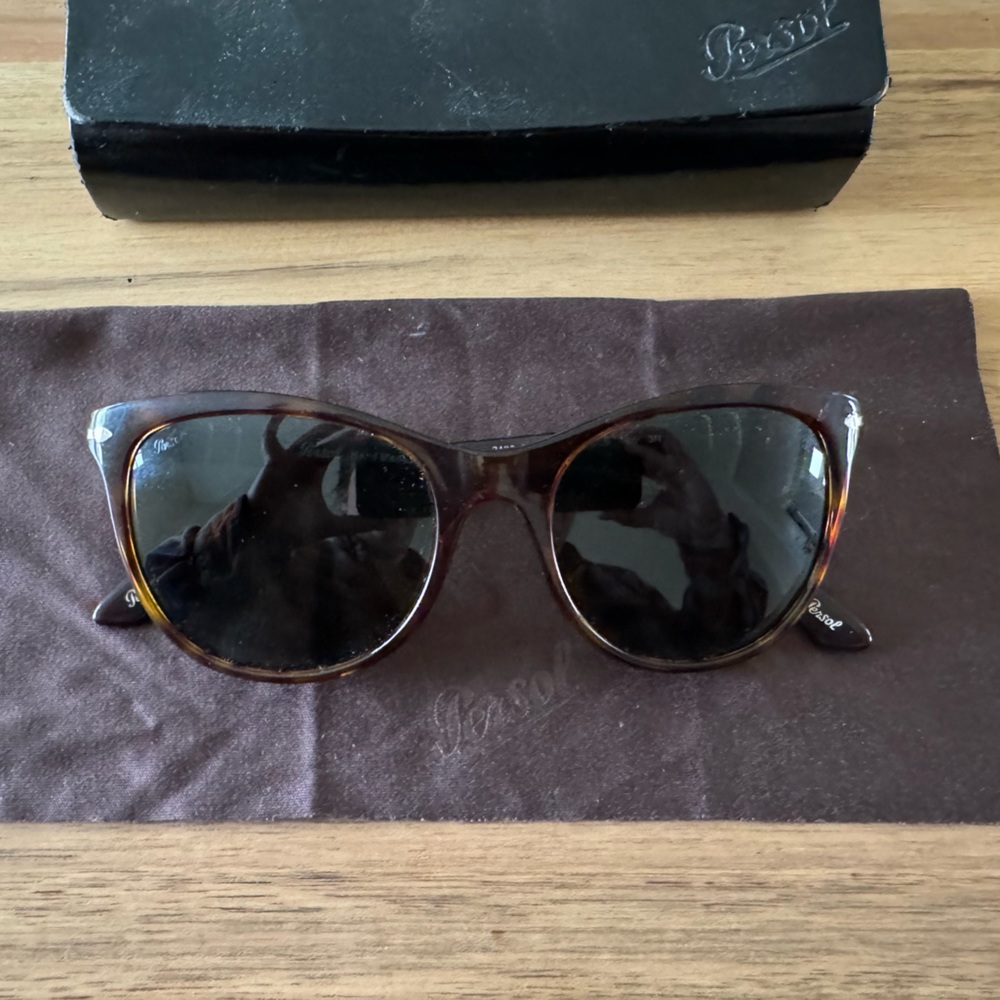 Persol Sunglasses 3190-S 24/31 54^18.   Like new
